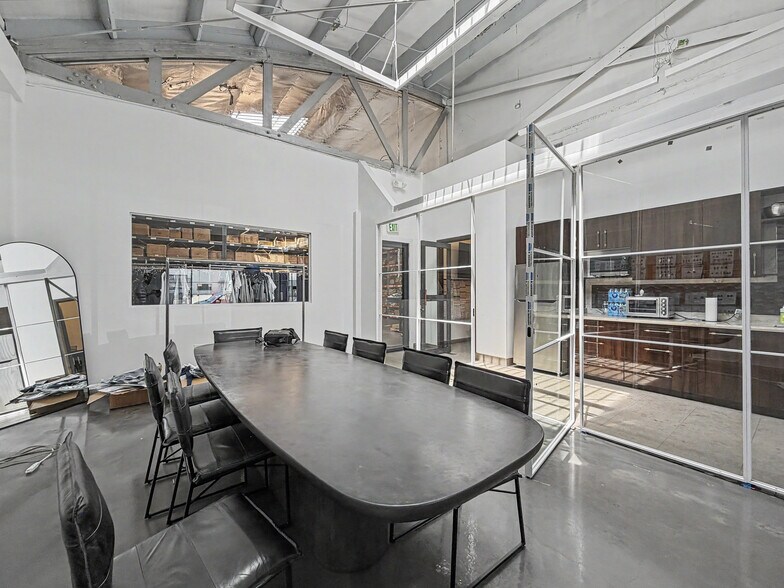 More Photos Of 1507-1509 Maple Ave, Los Angeles Warehouse For Lease