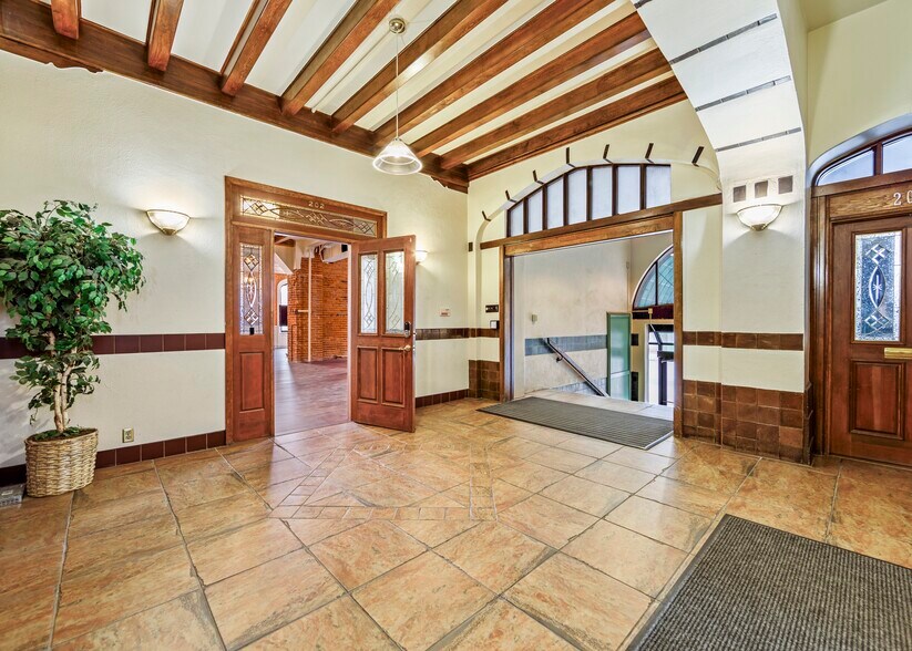 More Photos Of 130 E Kiowa Ave, Colorado Springs Apartments For Sale