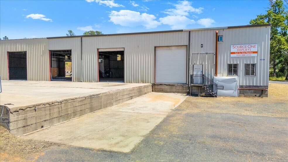 More Photos Of 20833 Mechanical Dr, Sonora Warehouse For Sale