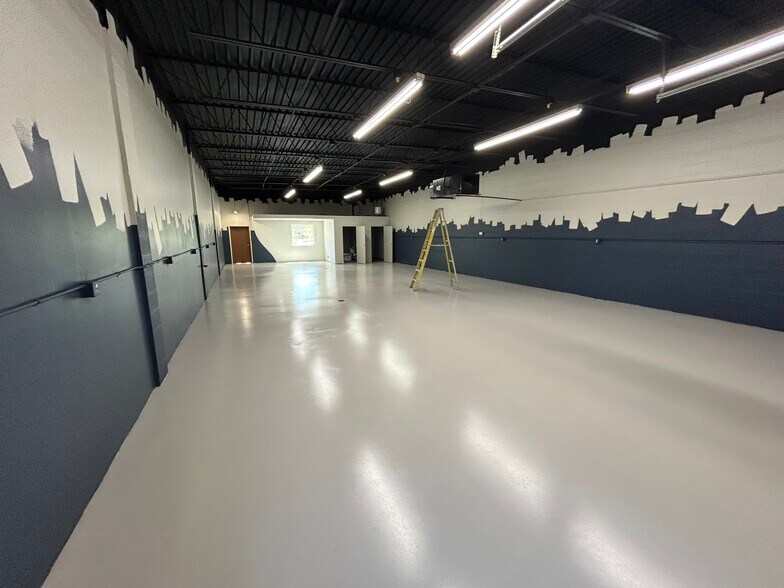 More Photos Of 29-35 Brussels Ave, Englewood Warehouse For Lease