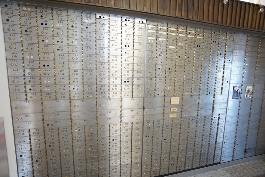 More Photos Of 401 S 7th St, Sunnyside Bank For Sale