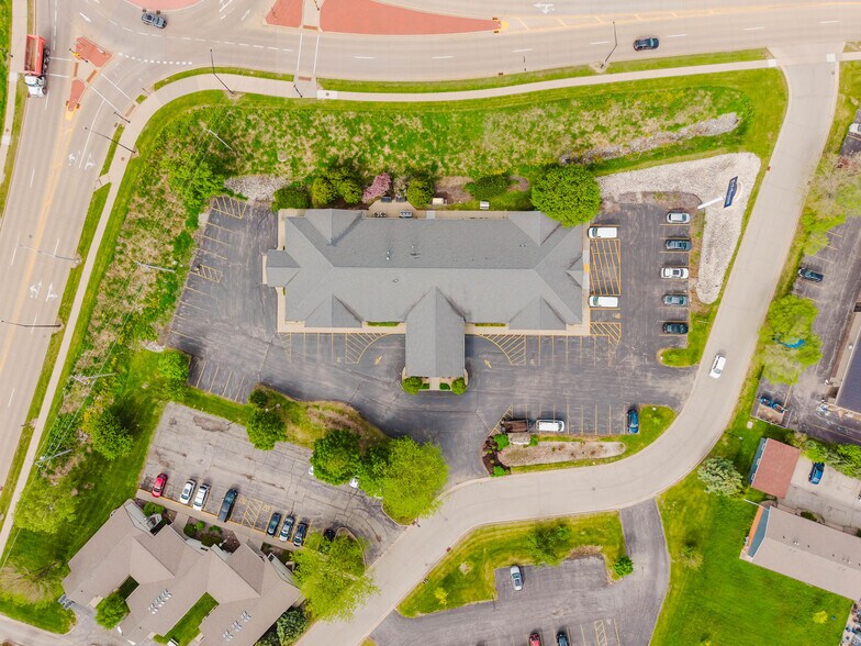 More Photos Of 1875 West Pointe Dr, Oshkosh Medical For Sale