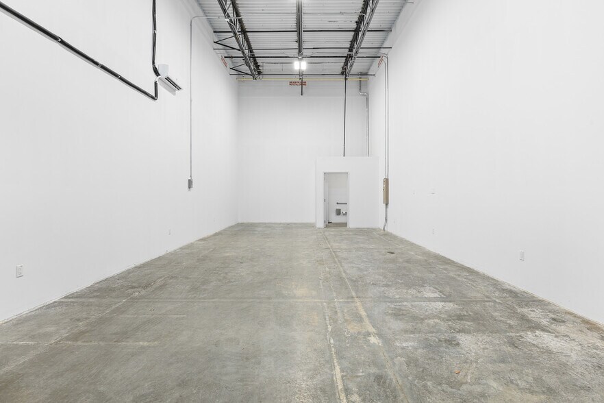 More Photos Of 1111 N 34th St, Tampa Self Storage For Sale