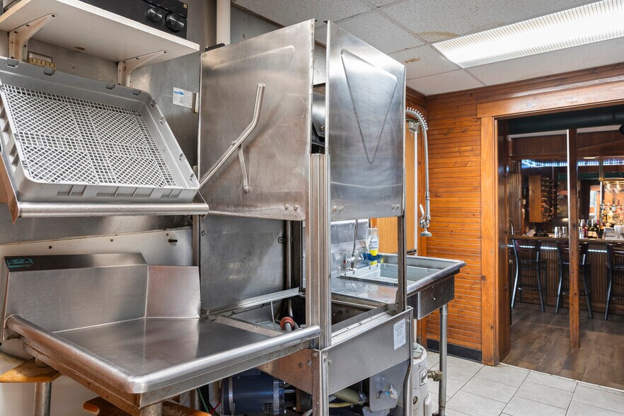 More Photos Of 64 Main St, Richmond Restaurant For Sale