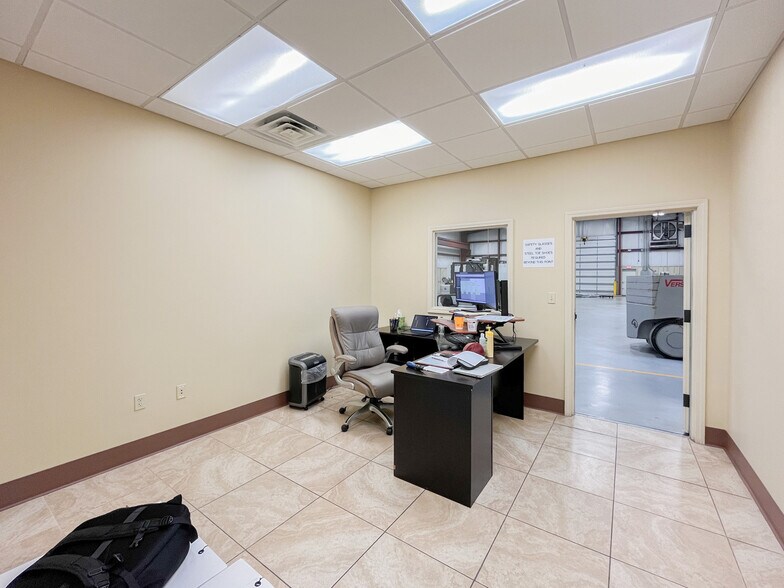 More Photos Of 205 Marcon Dr, Lafayette Manufacturing For Sale