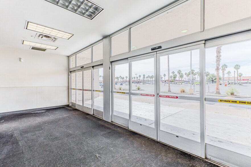 More Photos Of 3660 S 16th Ave, Tucson Department Store For Lease
