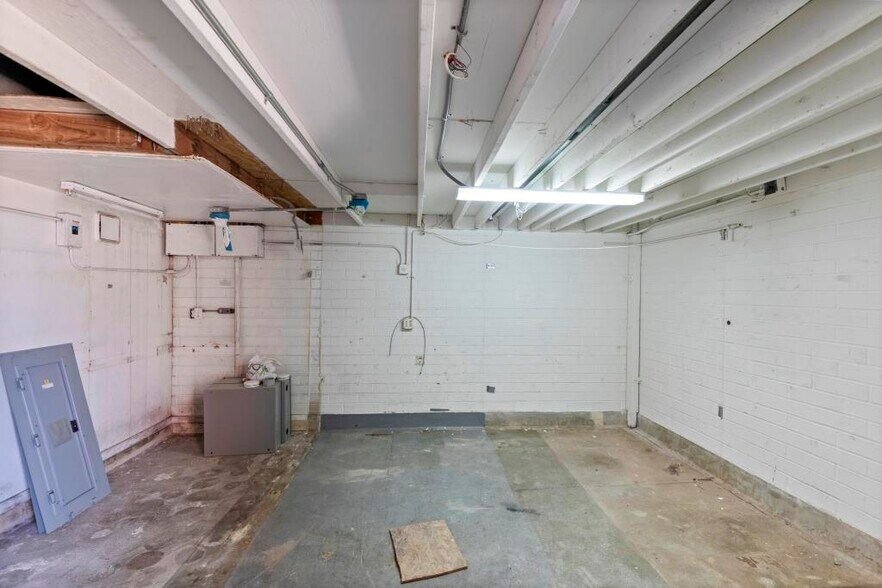 More Photos Of 410-420 E Beach Ave, Inglewood Warehouse For Sale