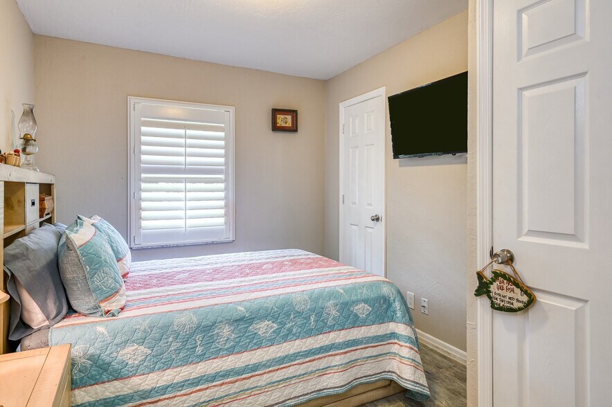 More Photos Of 105 Central Ave, Crescent City Office For Sale