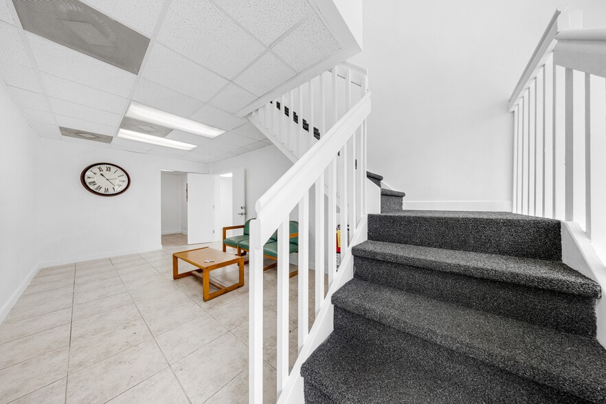 More Photos Of 7452-7466 SW 48th St, Miami Warehouse For Sale