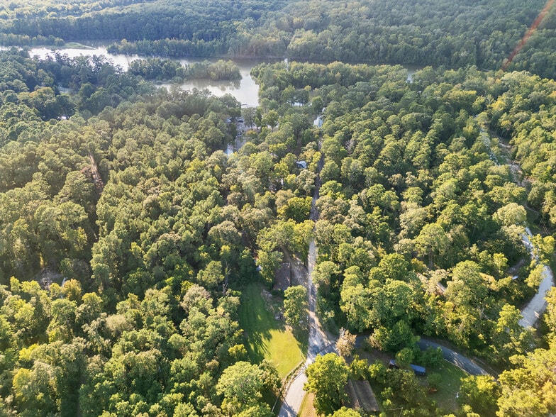 More Photos Of 280 Broken Arrow Marina, Livingston Hotel For Sale