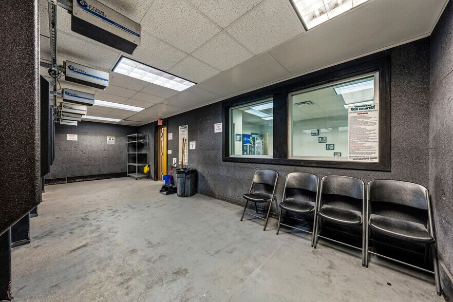 More Photos Of 1435 Fort Campbell Blvd, Clarksville Freestanding For Sale