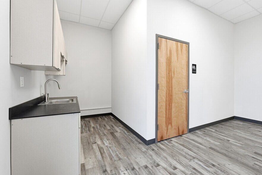 More Photos Of 1901 Peachtree Industrial Blvd, Buford Warehouse For Lease