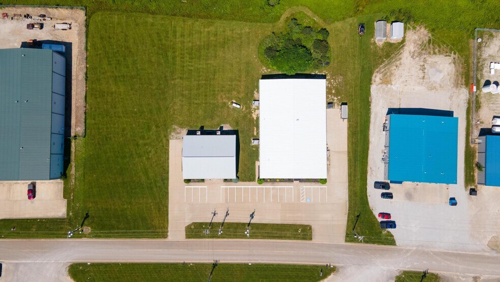 More Photos Of 66850 Executive Dr, Saint Clairsville Warehouse For Lease