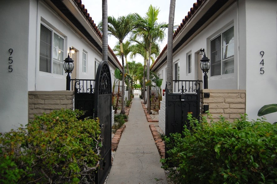 More Photos Of 965 Marseille Dr, Miami Beach Apartments For Sale
