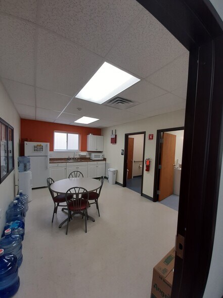 More Photos Of 5644 Tec Dr, Avon Light Distribution For Lease