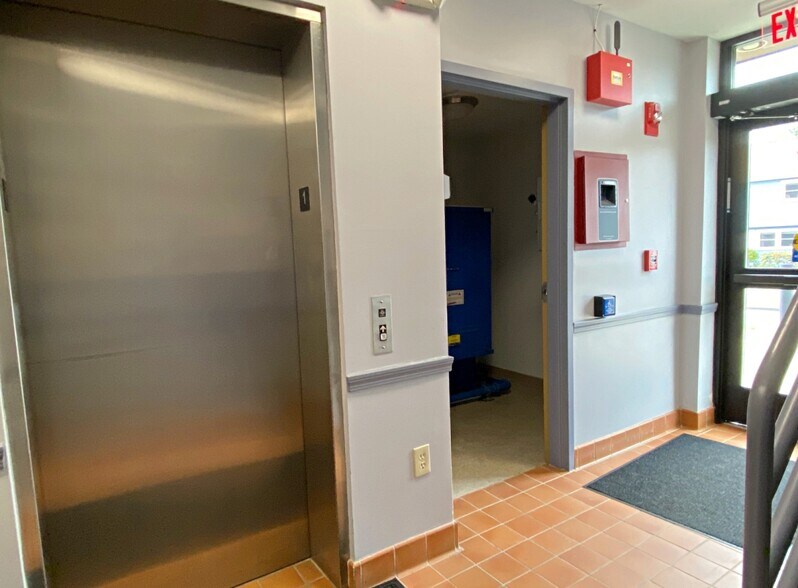 More Photos Of 100 Treble Cove Rd, Billerica Medical For Lease