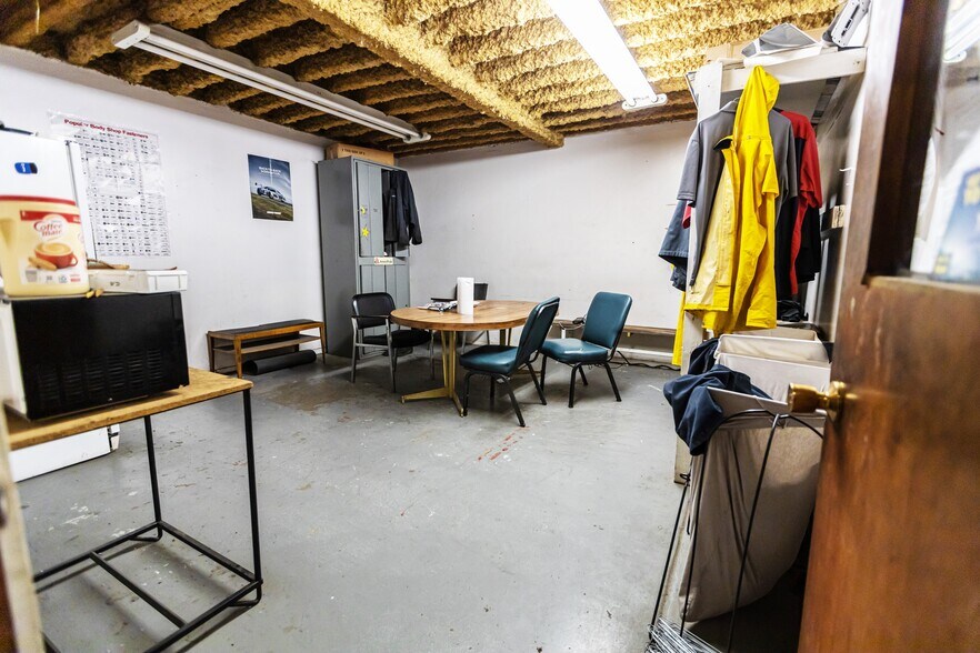 More Photos Of 205-225 W Pacheco Blvd, Los Banos Auto Repair For Sale