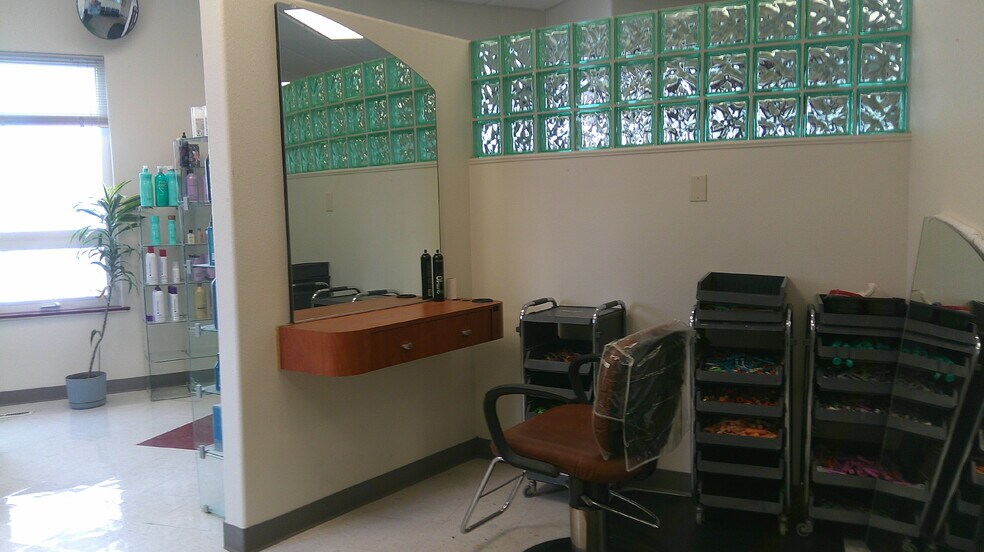 More Photos Of 424 4th St, Fairbanks General Retail For Sale