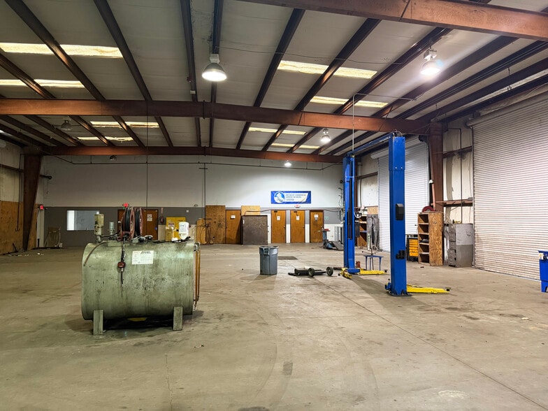 More Photos Of 9252 Canal Rd, Gulfport Industrial For Lease