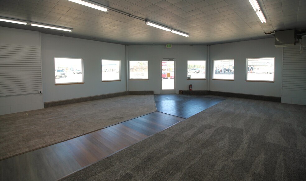 More Photos Of 805 W Main St, Sterling Auto Repair For Sale