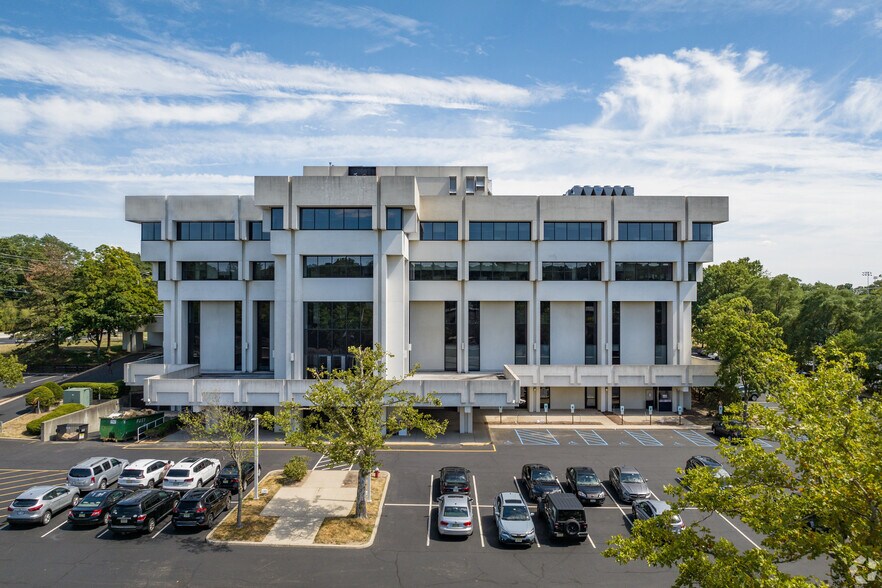 More Photos Of 208 Harristown Rd, Glen Rock Office For Lease