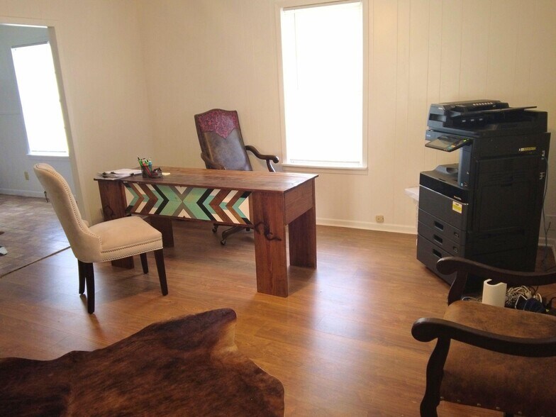 More Photos Of 103 Cartwright Park Rd, Weatherford Office For Lease