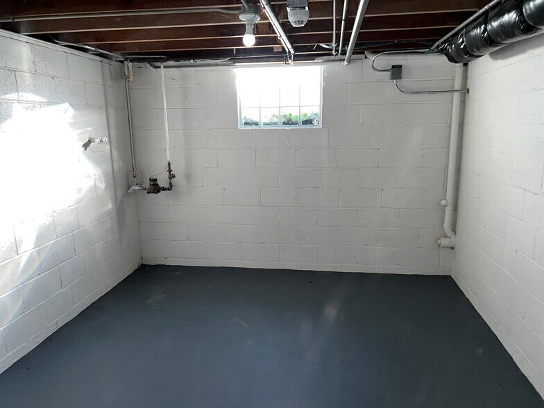 More Photos Of 704 E 9th St, Lockport Medical For Sale