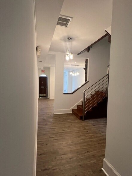 More Photos Of 915 5th St NW, Washington Office For Lease