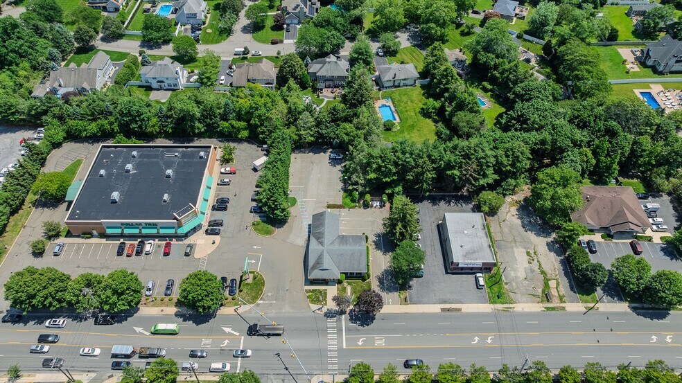 More Photos Of 563 Larkfield Rd, East Northport Bank For Lease