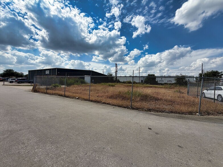 More Photos Of 11240 Brittmoore Park Dr, Houston Warehouse For Sale