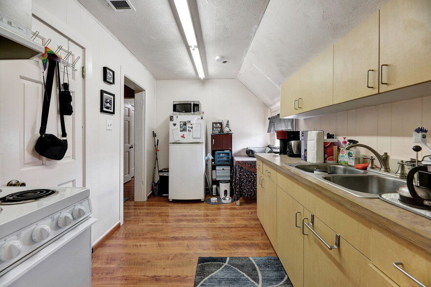 More Photos Of 1063 Beach Ave, Marysville Warehouse For Sale