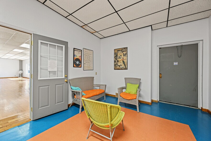 More Photos Of 2095 Kerper Blvd, Dubuque General Retail For Lease