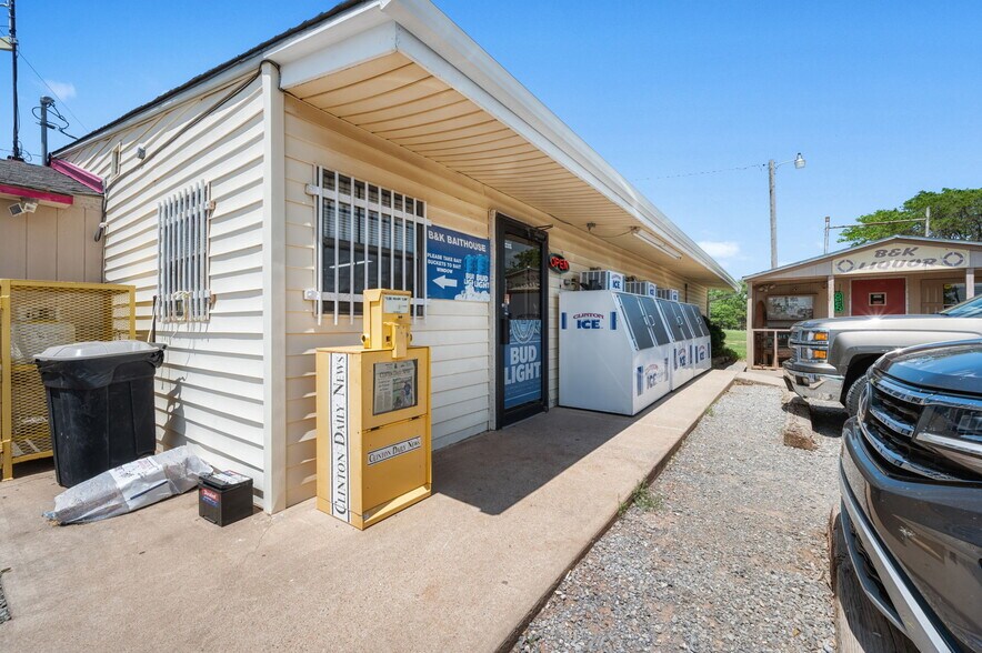 More Photos Of 10277 N 2130 Rd, Foss Convenience Store For Sale