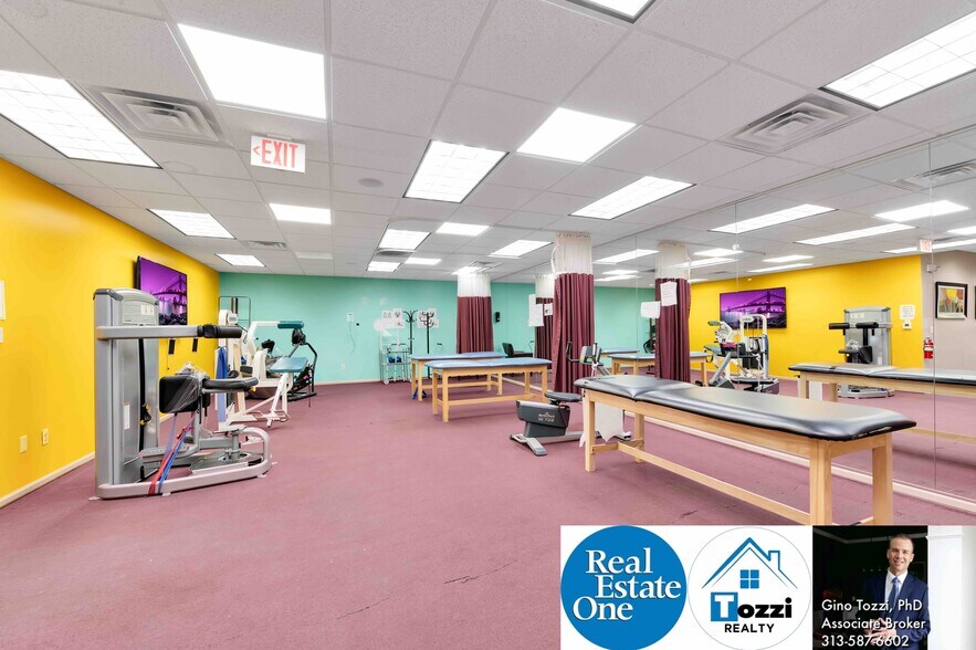 More Photos Of 27253 Van Dyke Ave, Warren Medical For Lease