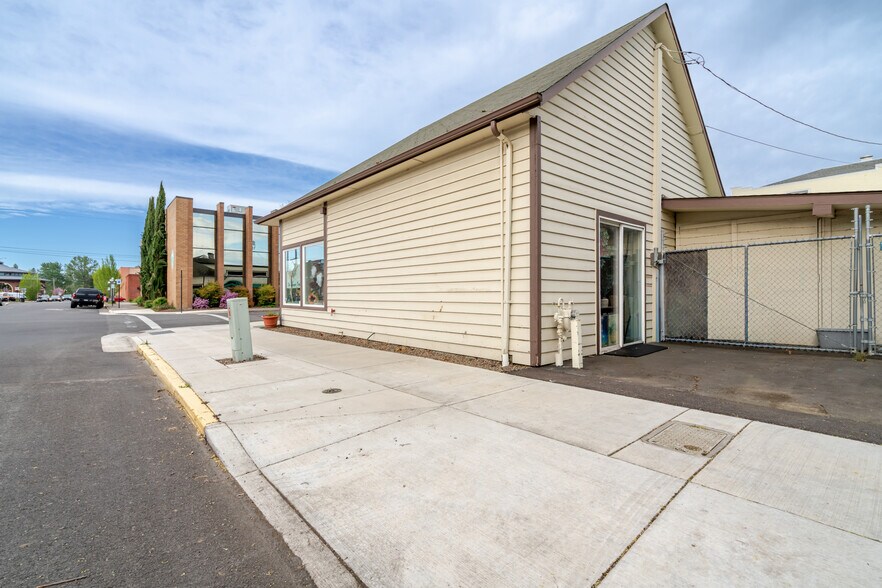 More Photos Of 305 Washington St SW, Albany Freestanding For Sale