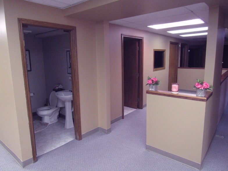 More Photos Of 4228 S Hocker Dr, Independence Office For Sale