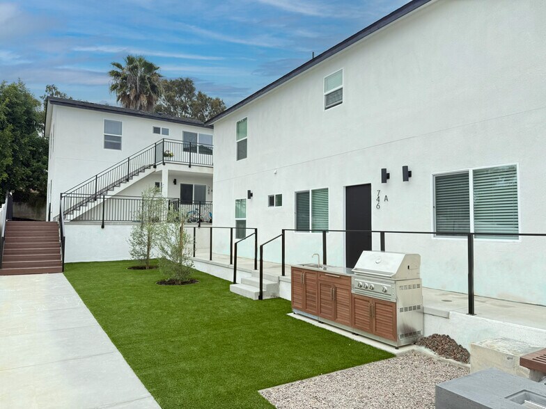 More Photos Of 740 Cotton St, San Diego Multifamily For Sale