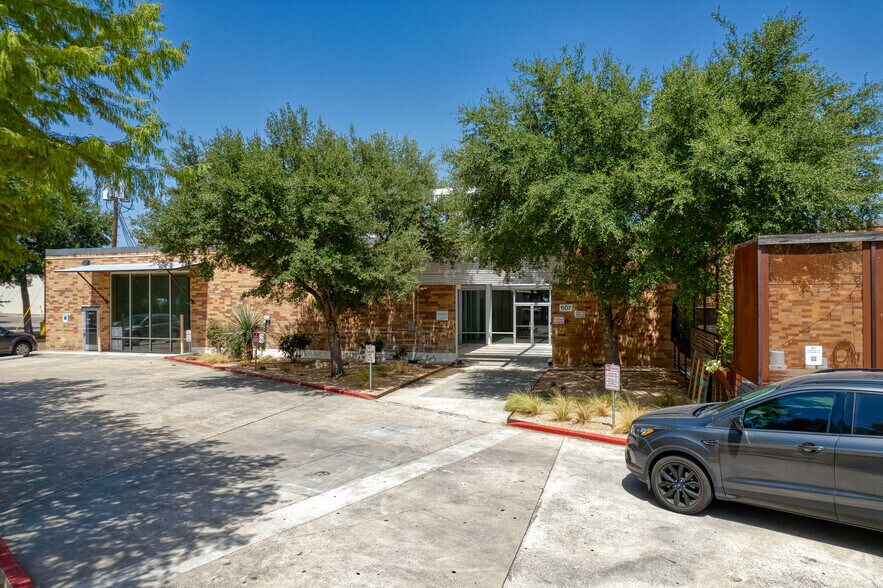 More Photos Of 507 E Calles St, Austin Office For Lease
