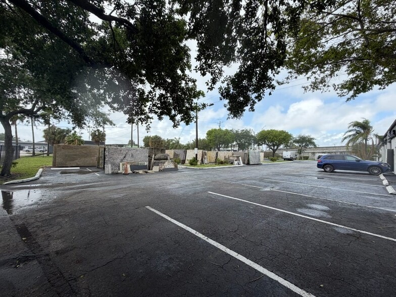 More Photos Of 1815 10th Ave N, Lake Worth Beach Warehouse For Lease