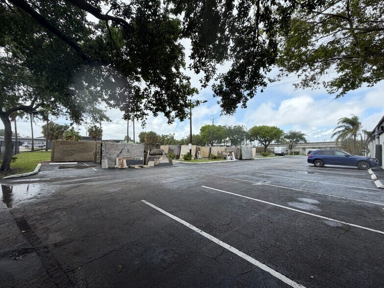 More Photos Of 1815 10th Ave N, Lake Worth Beach Warehouse For Lease