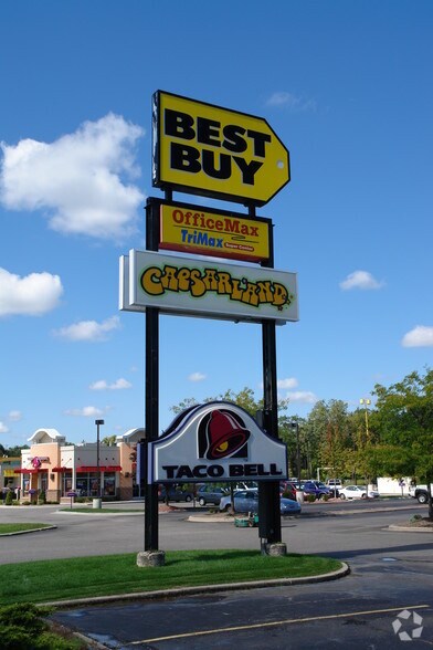 More Photos Of 2020 Grand River Ave, Okemos Freestanding For Lease