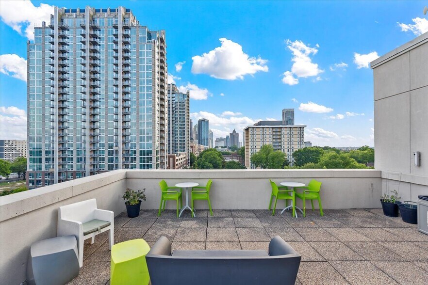 More Photos Of 715 N Church St, Charlotte Office For Sale