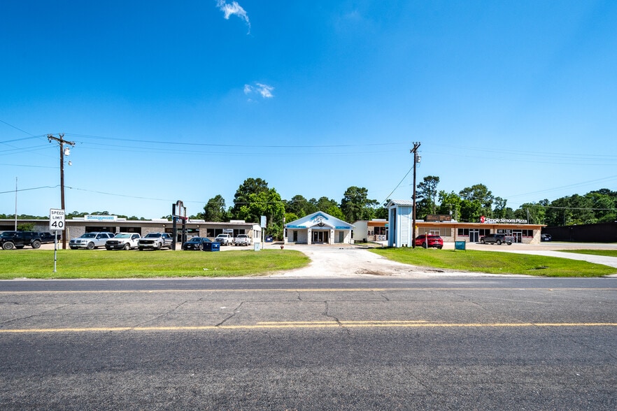 More Photos Of 14310 US-190, Onalaska General Retail For Sale