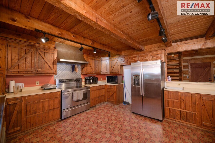 More Photos Of 17466 Benns Church Blvd, Smithfield Freestanding For Sale