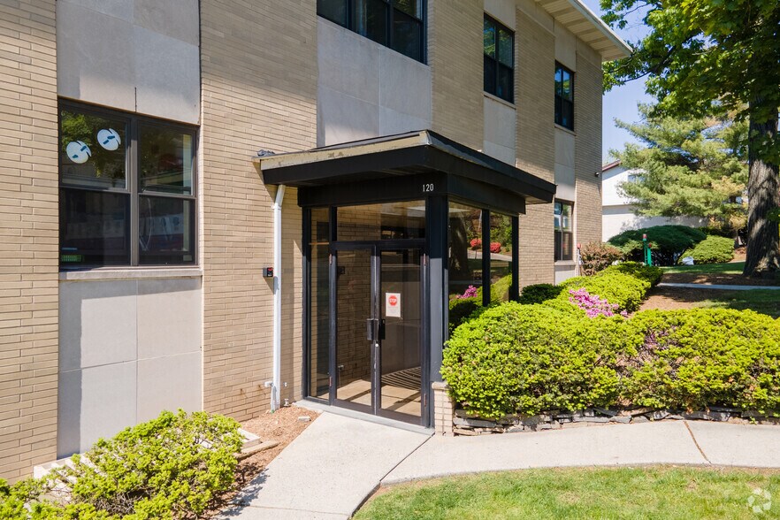 More Photos Of 120 Charlotte Pl, Englewood Cliffs Medical For Lease