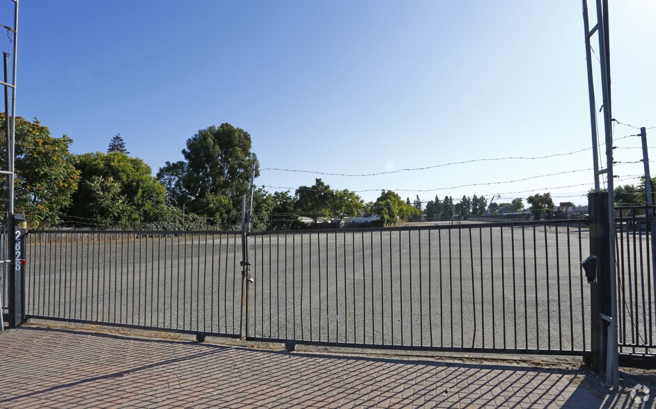 More Photos Of Unit B - 2828 Monterey Hwy, San Jose Land For Lease