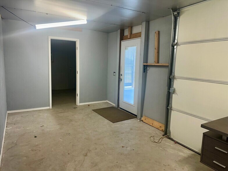 More Photos Of 26229 W 180th St, Purcell General Retail For Sale