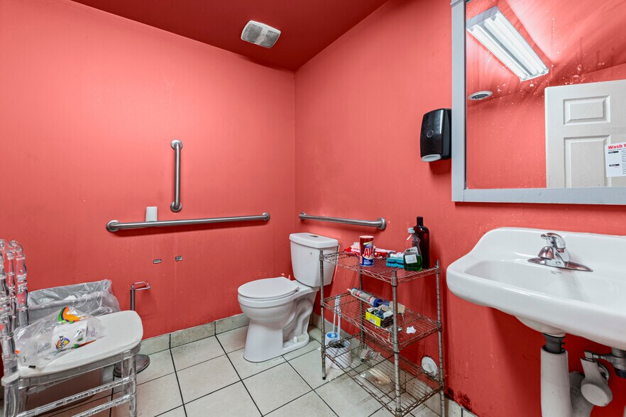 More Photos Of 7512 E 9 Mile Rd, Warren Convenience Store For Sale