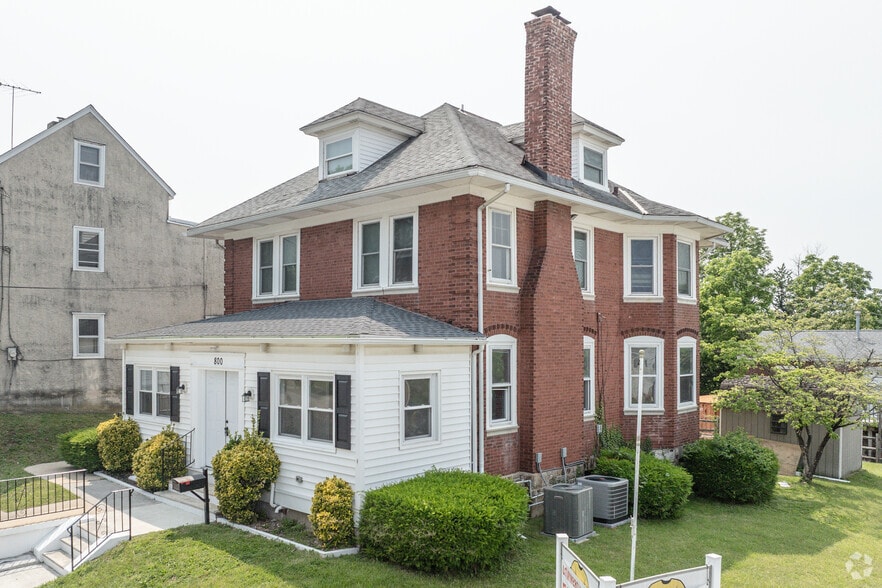 Primary Photo Of 800 Dekalb St, Bridgeport Storefront Retail Residential For Sale