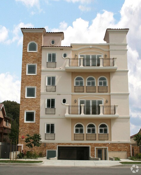 Primary Photo Of 11501 Hatteras St, North Hollywood Apartments For Sale